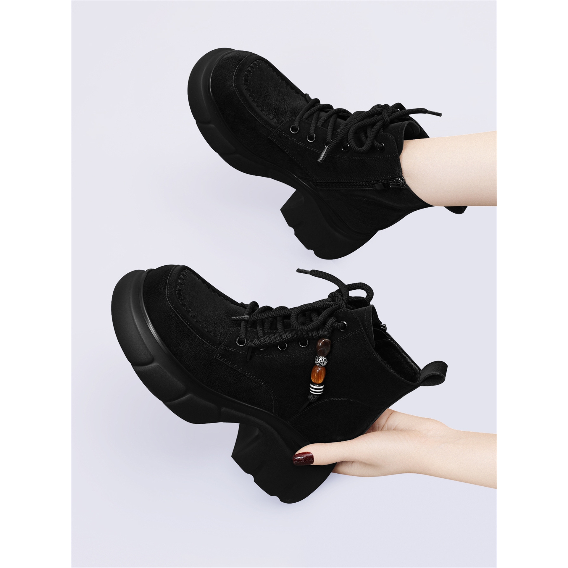 爆款马丁靴女英伦风2025秋冬新款松糕厚底圆头增高黑色配裙子短靴