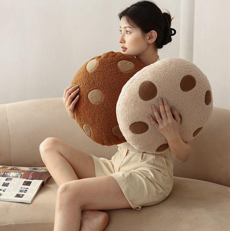 新款巧克力豆曲奇抱枕布置沙发床头靠垫靠背枕ins风卡通靠枕