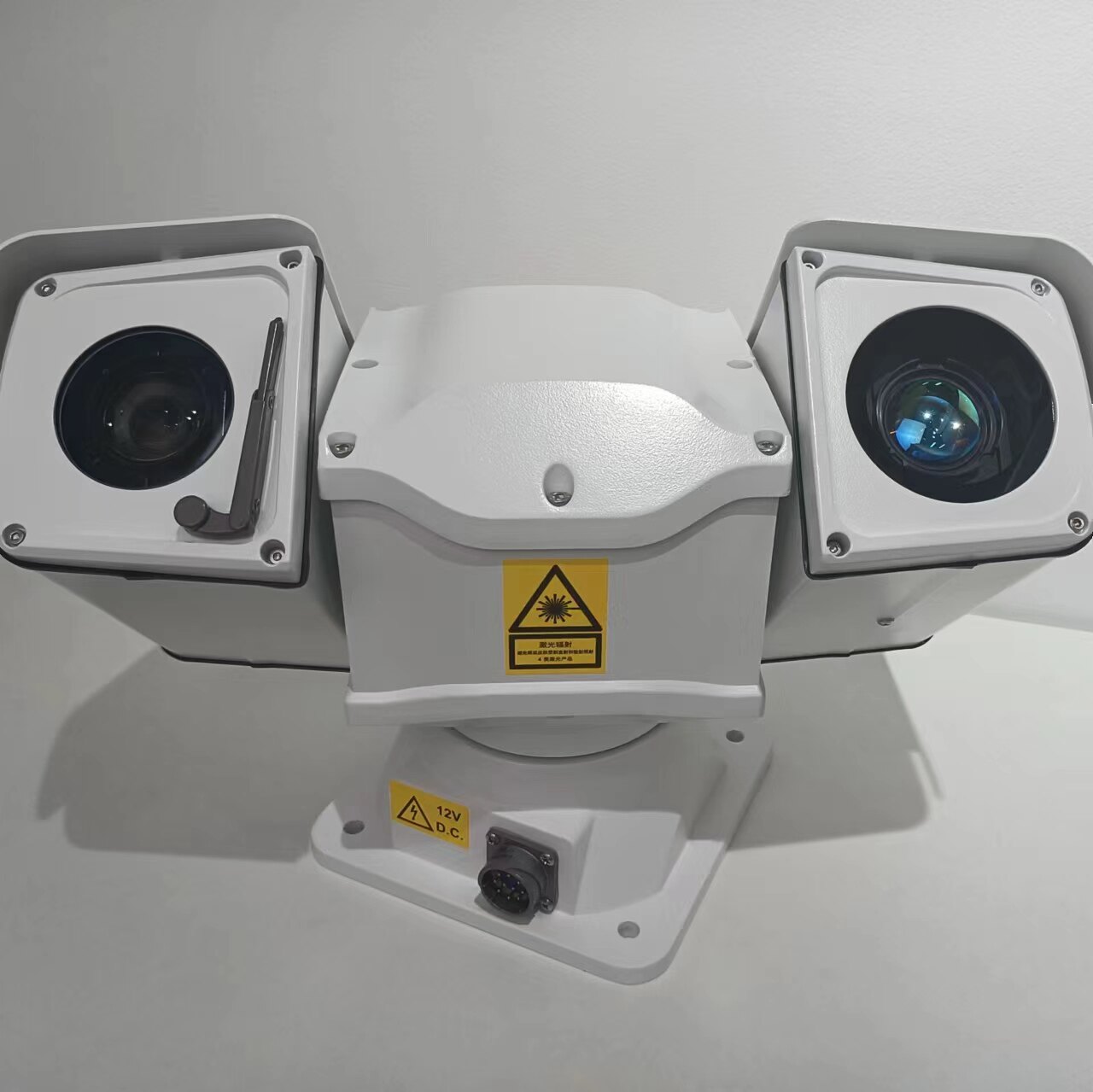 ipc网络车载云台摄像机激光夜视500米变焦200万带雨刷黑白图像看