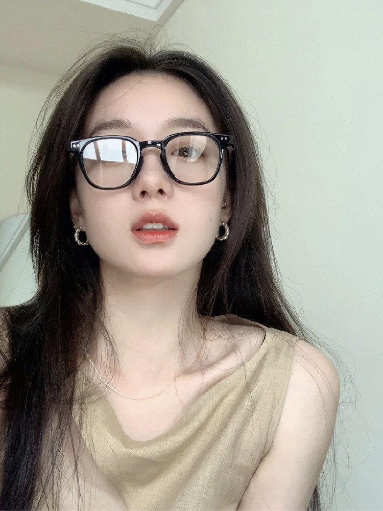 แว่นตาสายตาสั้นป้องกันแสงสีฟ้าสำหรับผู้หญิง กรอบสีดำ แต่งหน้าธรรมดา โทรศัพท์มือถือโกนหนวดใบหน้าคนดังทางอินเทอร์เน็ต ป้องกันรังสี กรอบเล็ก แว่นตาแบนที่ไม่ต้องมีใบสั่งยาสำหรับผู้ชาย