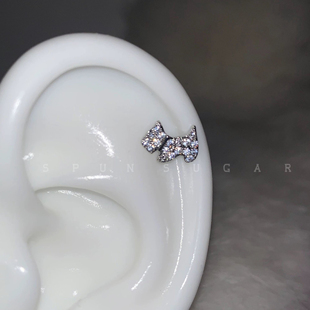 闪闪法兰西小狗耳骨钉钛钢高级法式 简约可爱耳骨钉小众耳饰耳环女