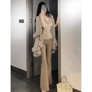 卡其色微喇休闲裤女2025冬季加绒直筒裤垂感西装长裤时髦喇叭裤子