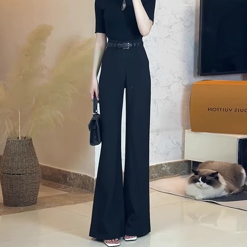 高级感黑色微喇直筒西装裤女