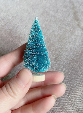 满18元包邮 高约6.5cm蓝绿色带雪圣诞树 剑麻丝雪塔迷你桌面摆件