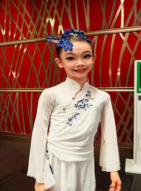 少儿古典舞独舞《白瓷旋香》