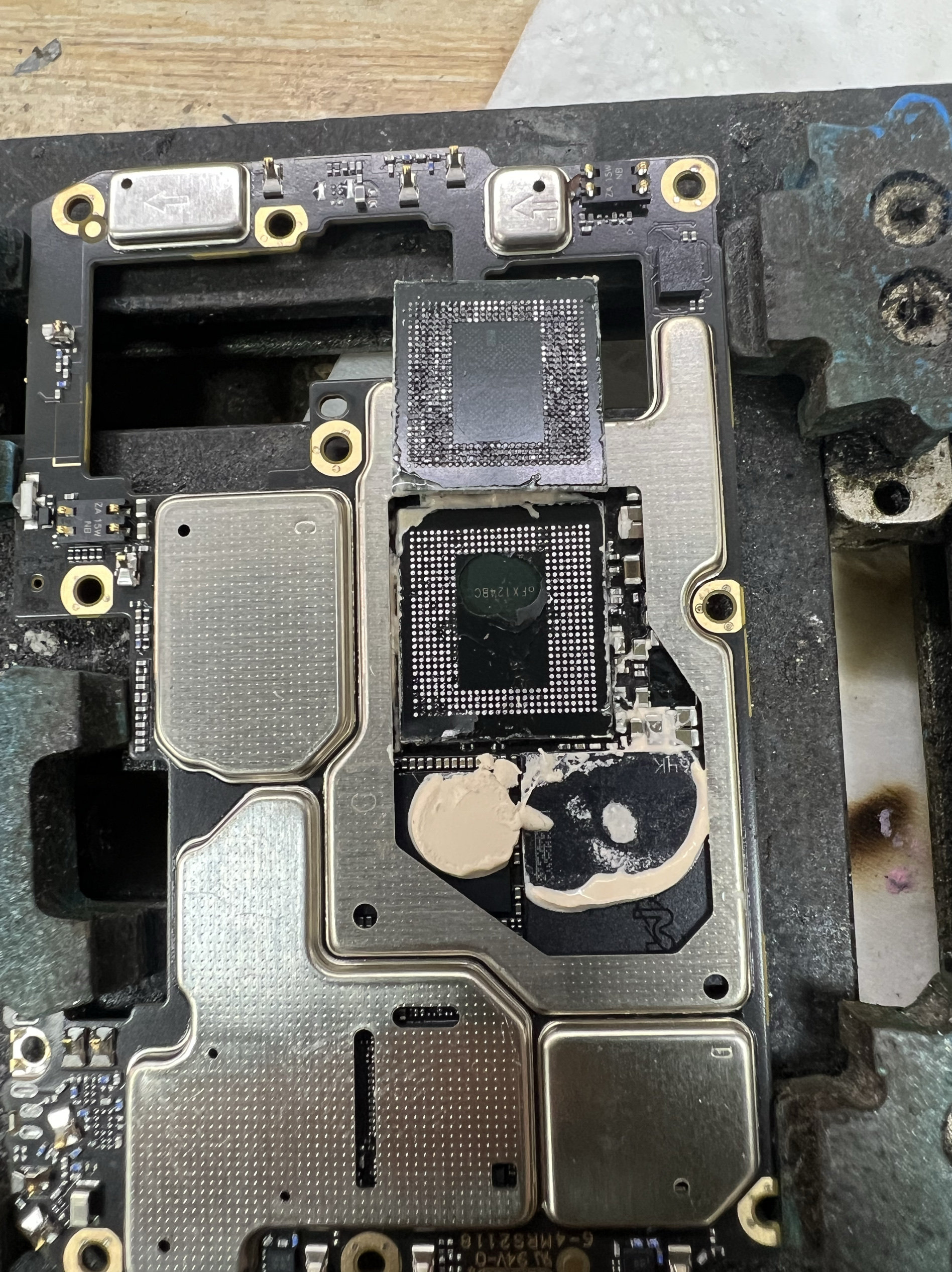 红米k40k40pro正常使用不开机花屏重启cpu问题维修超好评