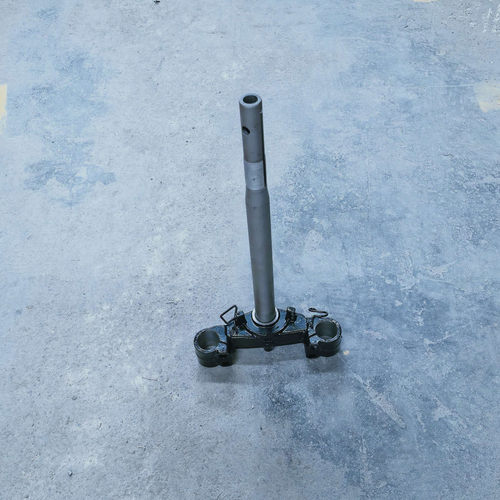 适用钱江跨悦QJ125T-9E/9G/9K/9H安装 方向柱下联板 下立管下三星