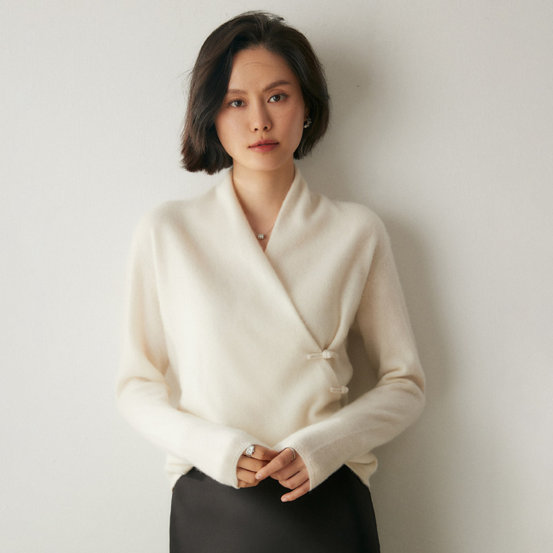 气质优雅~软糯baby小山羊绒衫女交叉领针织衫盘扣V领裹胸毛衣新款