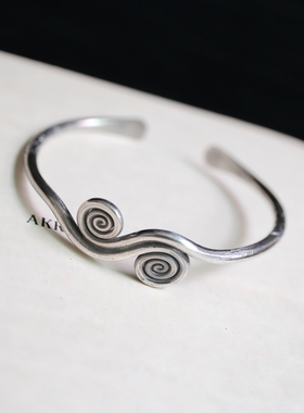 妖家 泰国手工银 圆条印花祥云卷开口手镯 SZ106