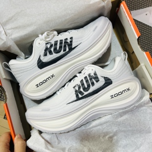 NIKE耐克男鞋VOMERO PLUS轻便减震透气运动训练跑步鞋IH2268-100