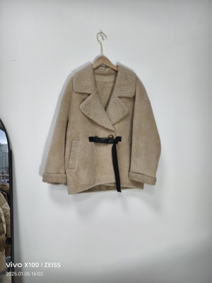 MCC品牌折扣店2025年秋季新款时尚外套