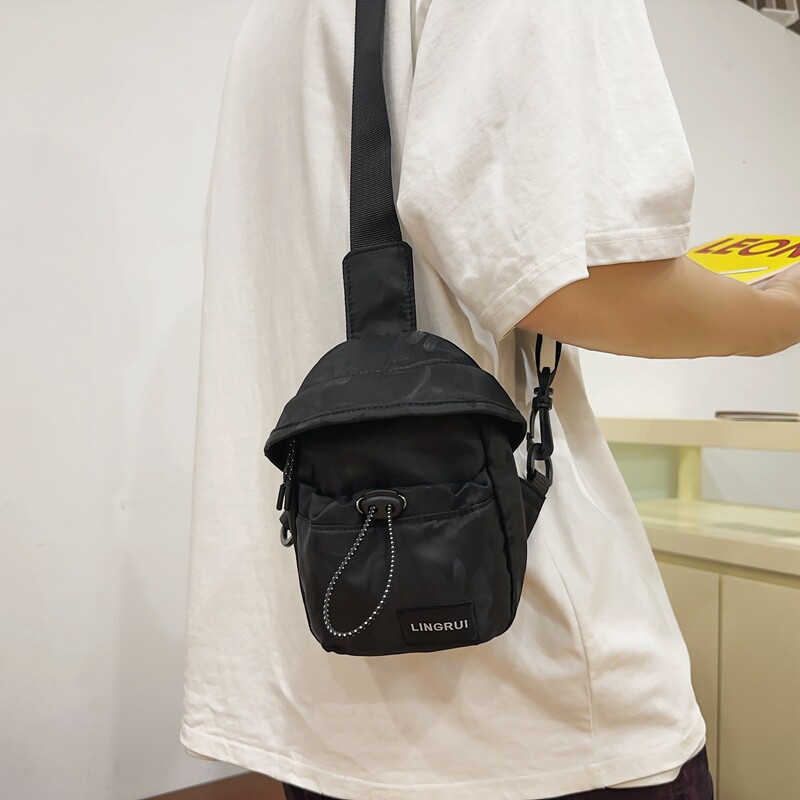 斜挎包男潮牌斜肩包男生包包单肩小胸包运动ins小背包个性挎包
