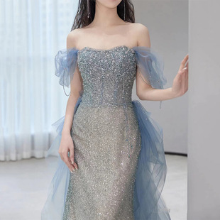 一字肩晚礼服女高端轻奢小众新娘订婚敬酒服高级感浅蓝主持人礼服