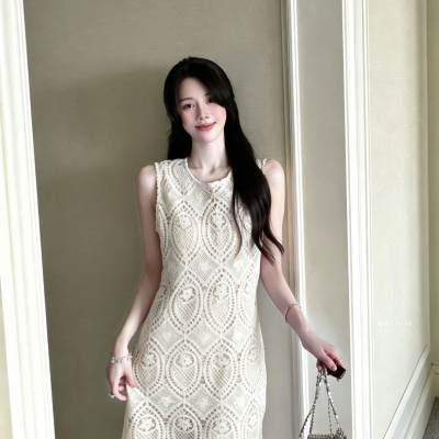 DARA ROSE-法式浪漫蕾丝拼接修身中长款连衣裙SV9508
