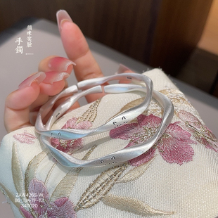 胜银·足银999.9手镯猫咪笑脸扭纹莫比乌斯女生闺蜜小众纯银手镯