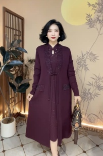 大码中年妈妈冰麻镶钻针织连衣裙秋冬新款时尚洋气水滴盘口领长裙