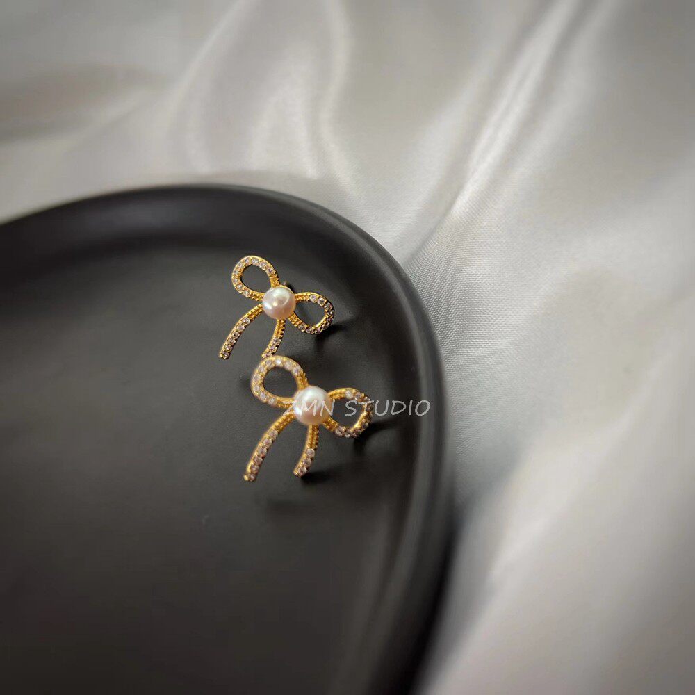 ZMN/初妍/时尚简约淑女小巧蝴蝶结天然淡水珍珠耳钉14K镀金纯银针