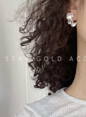 staygold时髦透明球形银针耳环