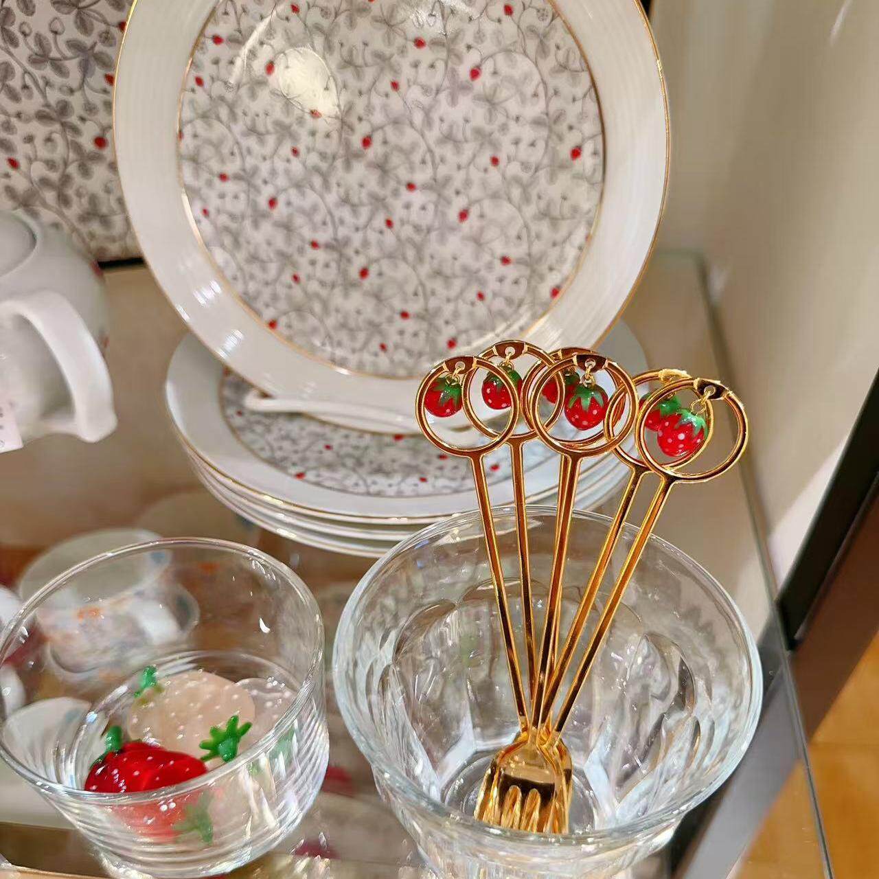日本进口正品 afternoontea草莓系列 草莓吊坠镀金叉子 小清新图片