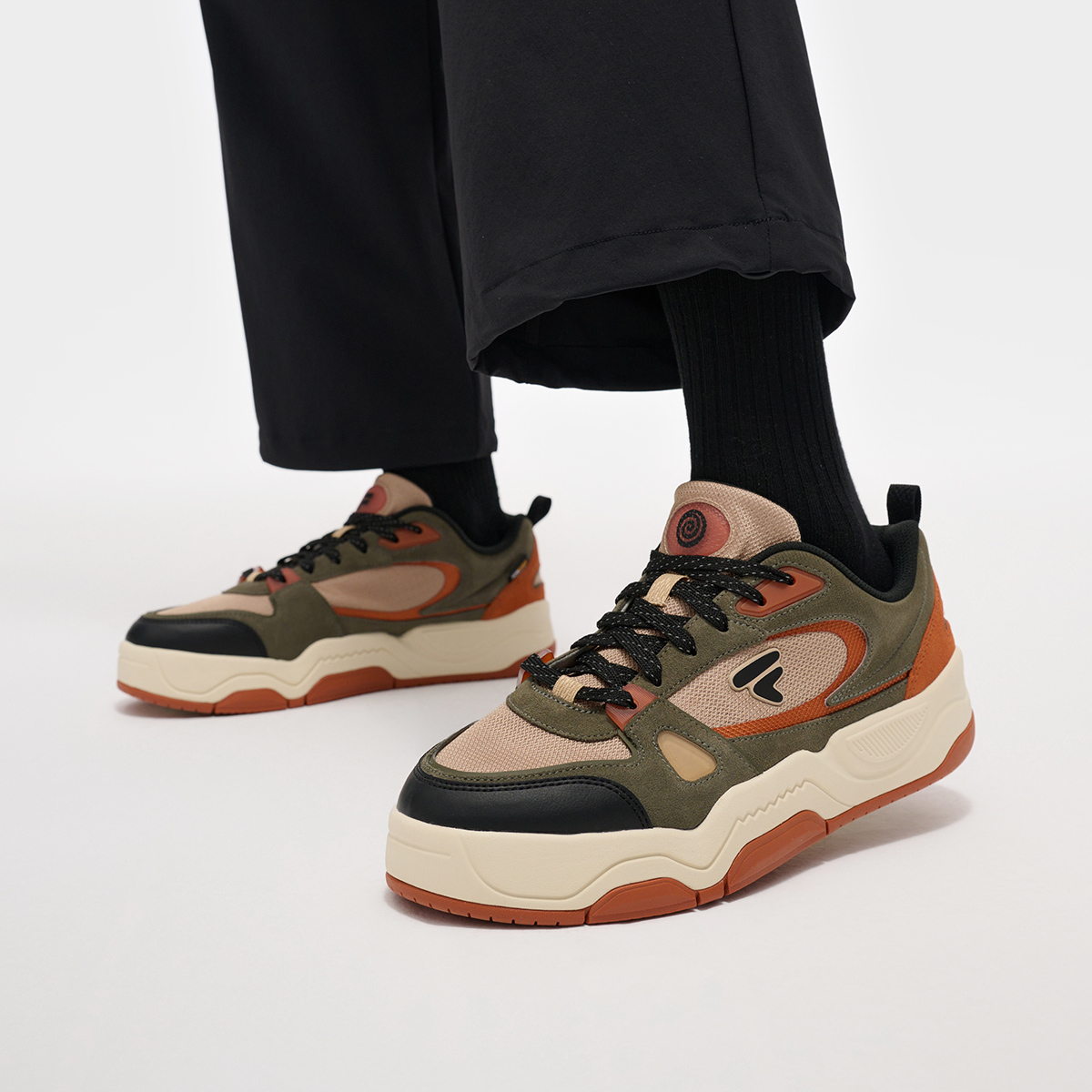 斐乐酷板男子潮流运动滑板生活鞋