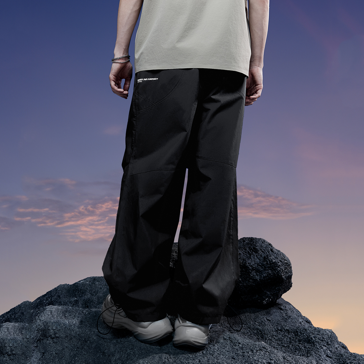 斐乐男子潮流运动宽松降落伞裤