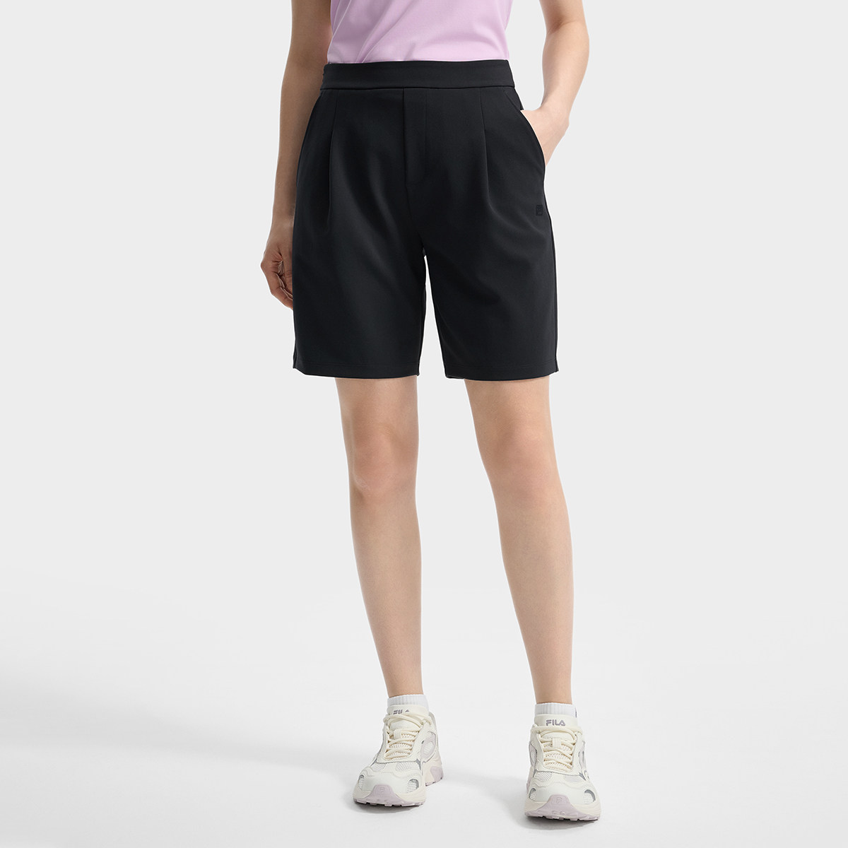 Fila/斐乐夏季新款女子户外时尚休闲运动舒适梭织短裤F11W533804F