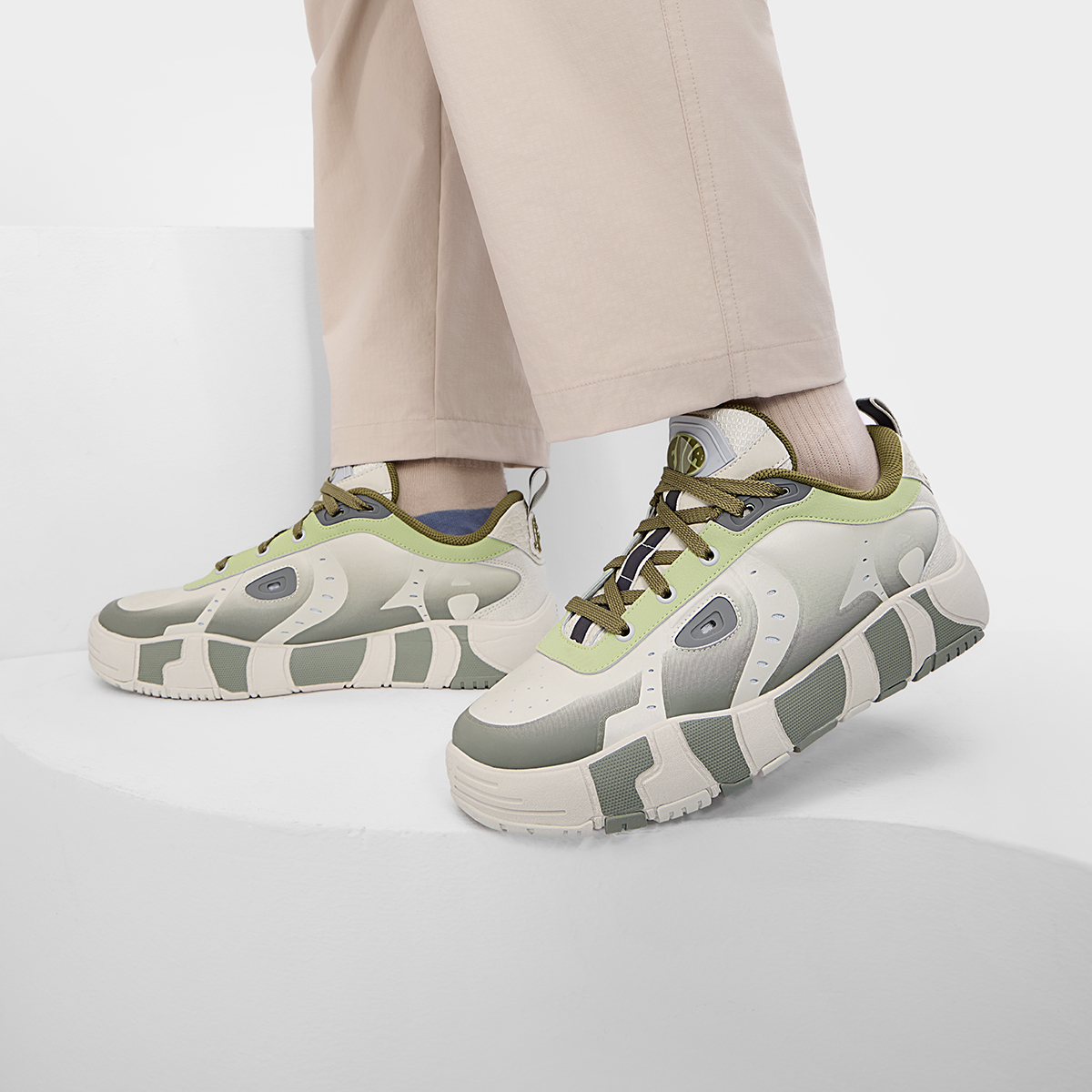 斐乐男子休闲摩登板鞋