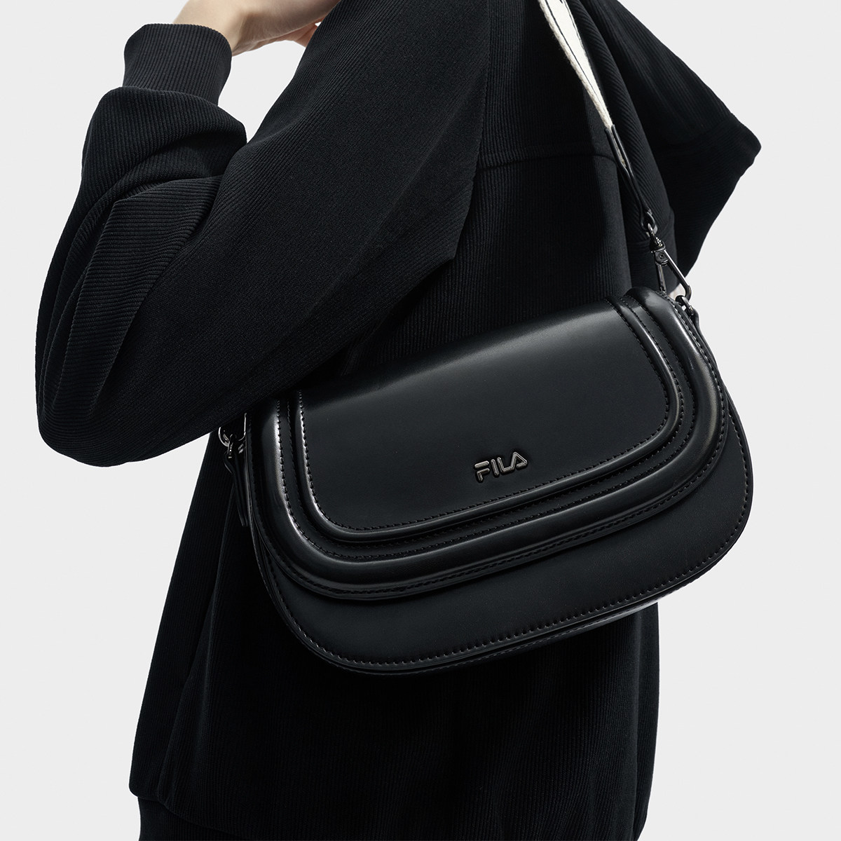 Fila/斐乐女士新月包户外休闲运动可拆卸肩带斜挎包F13W443163F,运动包/户外包/配件,单肩背包,淘宝优惠券,粉丝福利购,淘宝优惠卷
