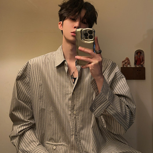 Lookiva 蛋灰条纹日式复古潮流翻领长袖衬衫上衣春夏季男生衬衣
