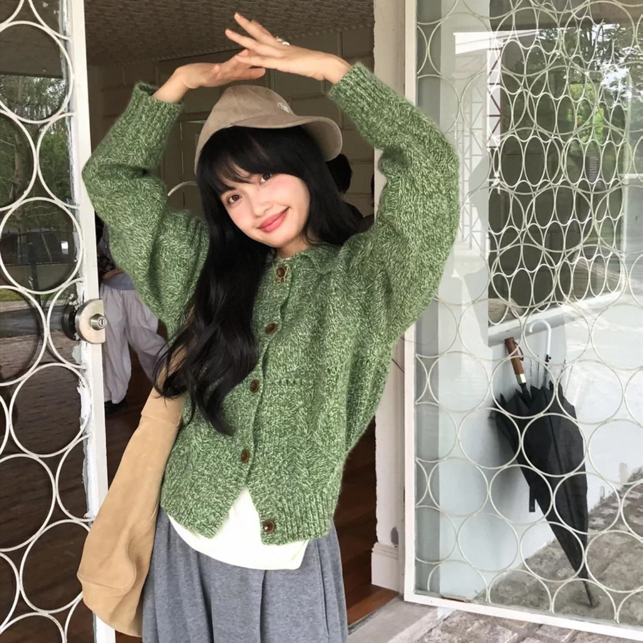 韩系简约百搭圆领翻领钩织长袖设计感小众休闲宽松毛衣复古开衫 - 封面