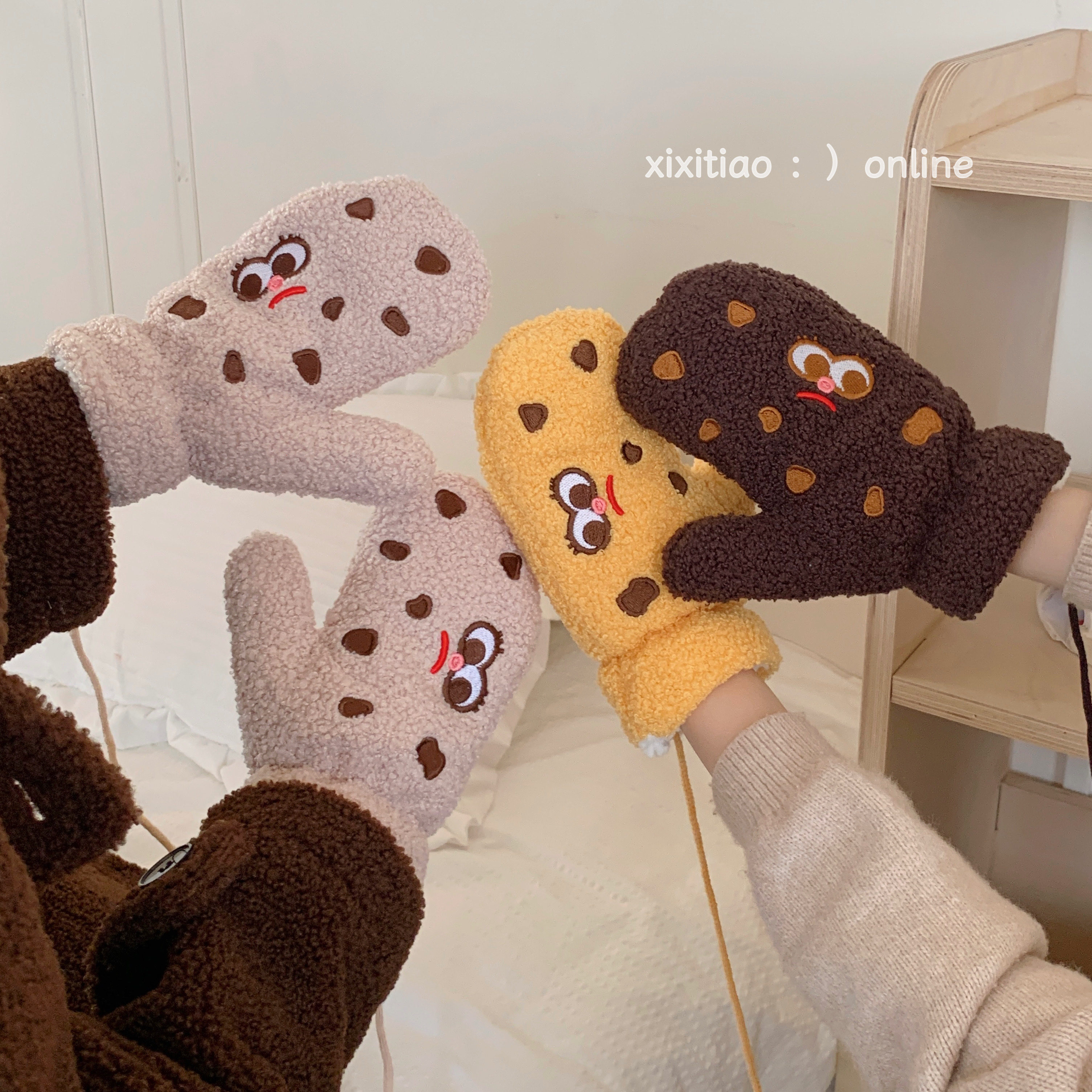 细细条 毛绒手套女秋冬保暖骑车防寒创意可爱曲奇挂脖连指手套ins,服饰配件/皮带/帽子/围巾,手套,淘宝优惠券,粉丝福利购,淘宝优惠卷