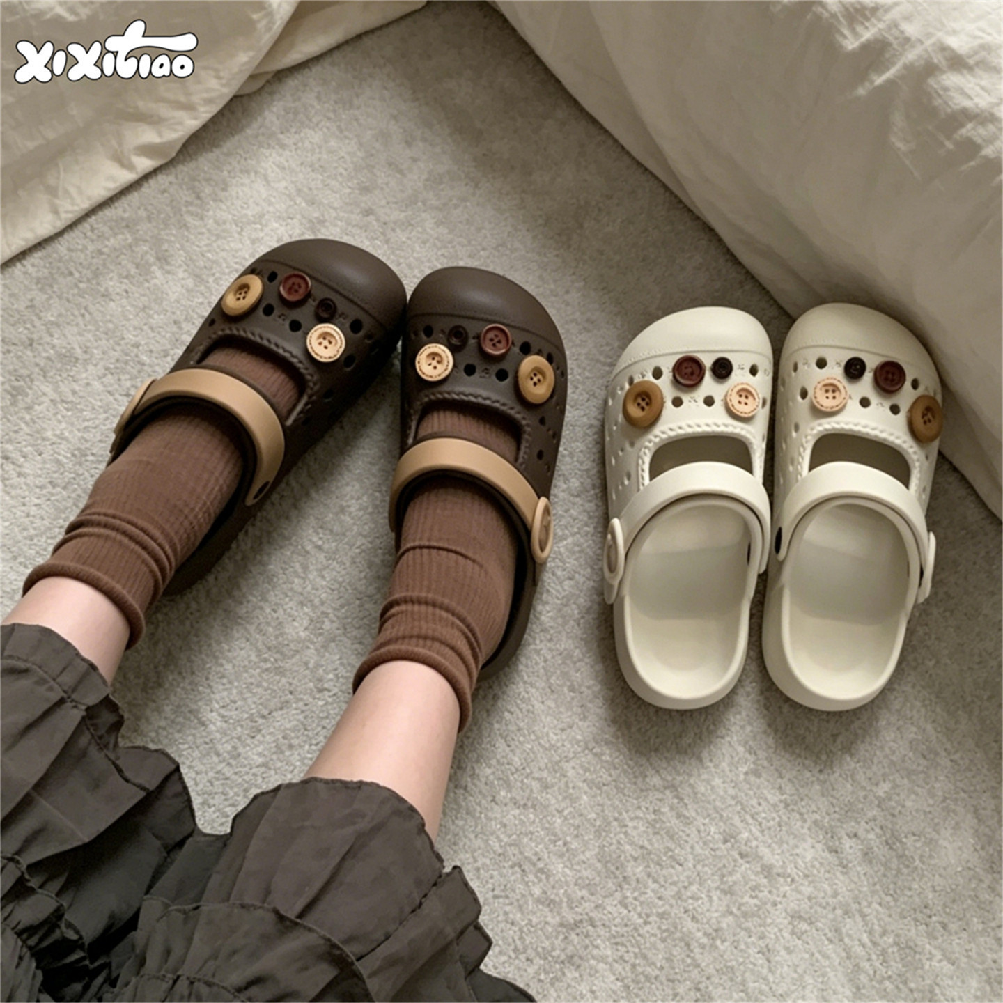 细细条 复古纽扣洞洞鞋轻便不闷脚夏季海边度假女生足弓支撑凉拖