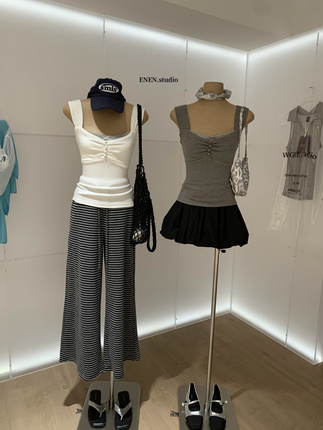 【Wgwe】Plaid Faux Two-Piece Camisole for Women, Slim-Fit Design That Covers Side Breasts, Stylish Short Sleeveless Top