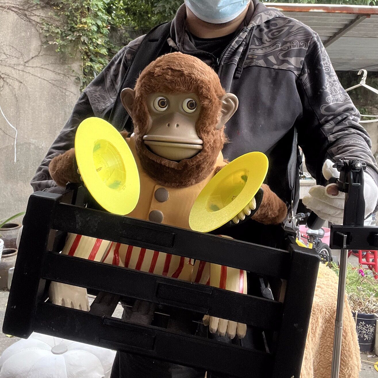 搞笑魔术猩猩人偶眼睛嘴巴可操控