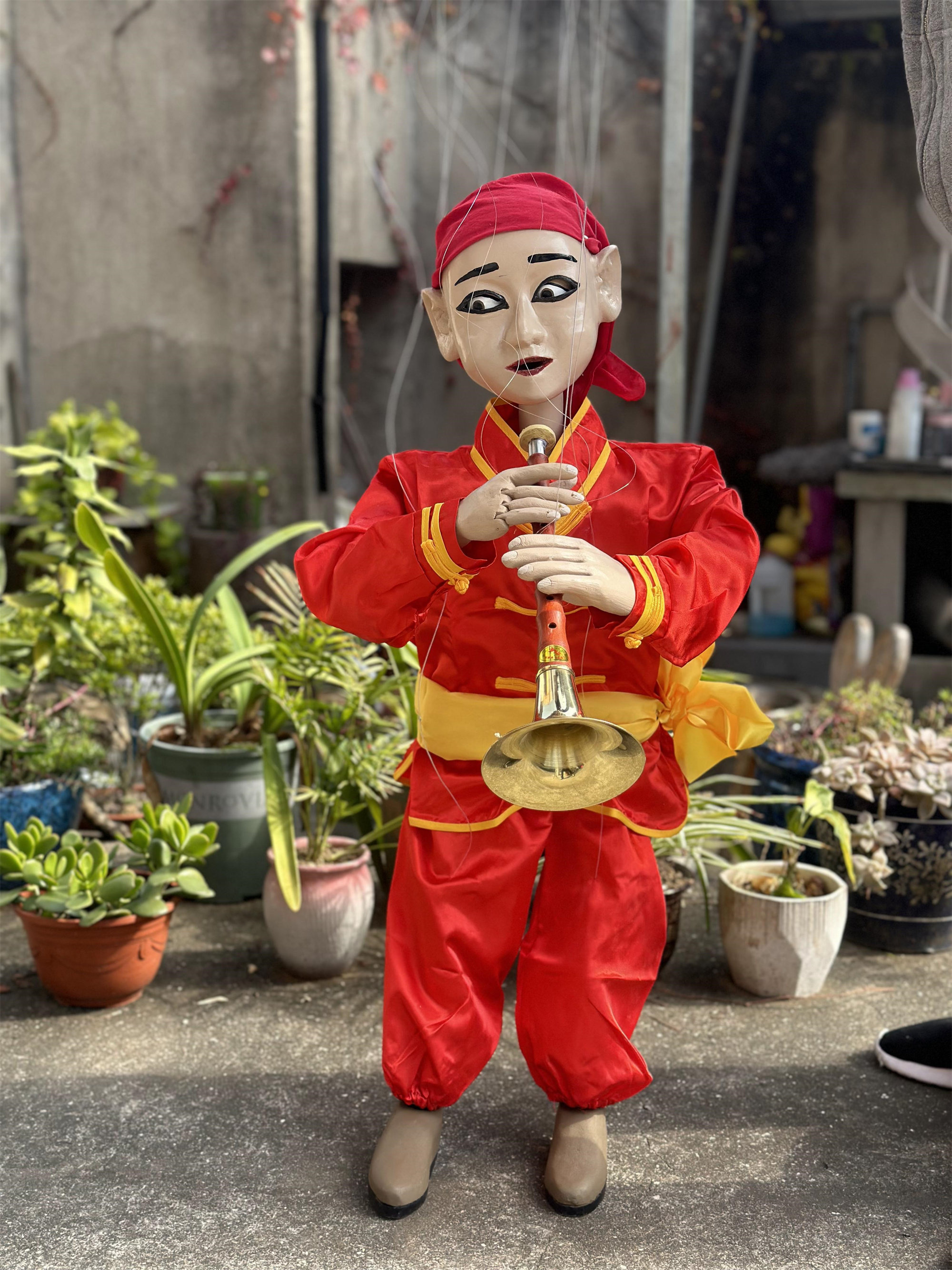 吹唢呐的提线木偶传统民俗乐器木头人表演用傀儡人偶演出玩偶道具