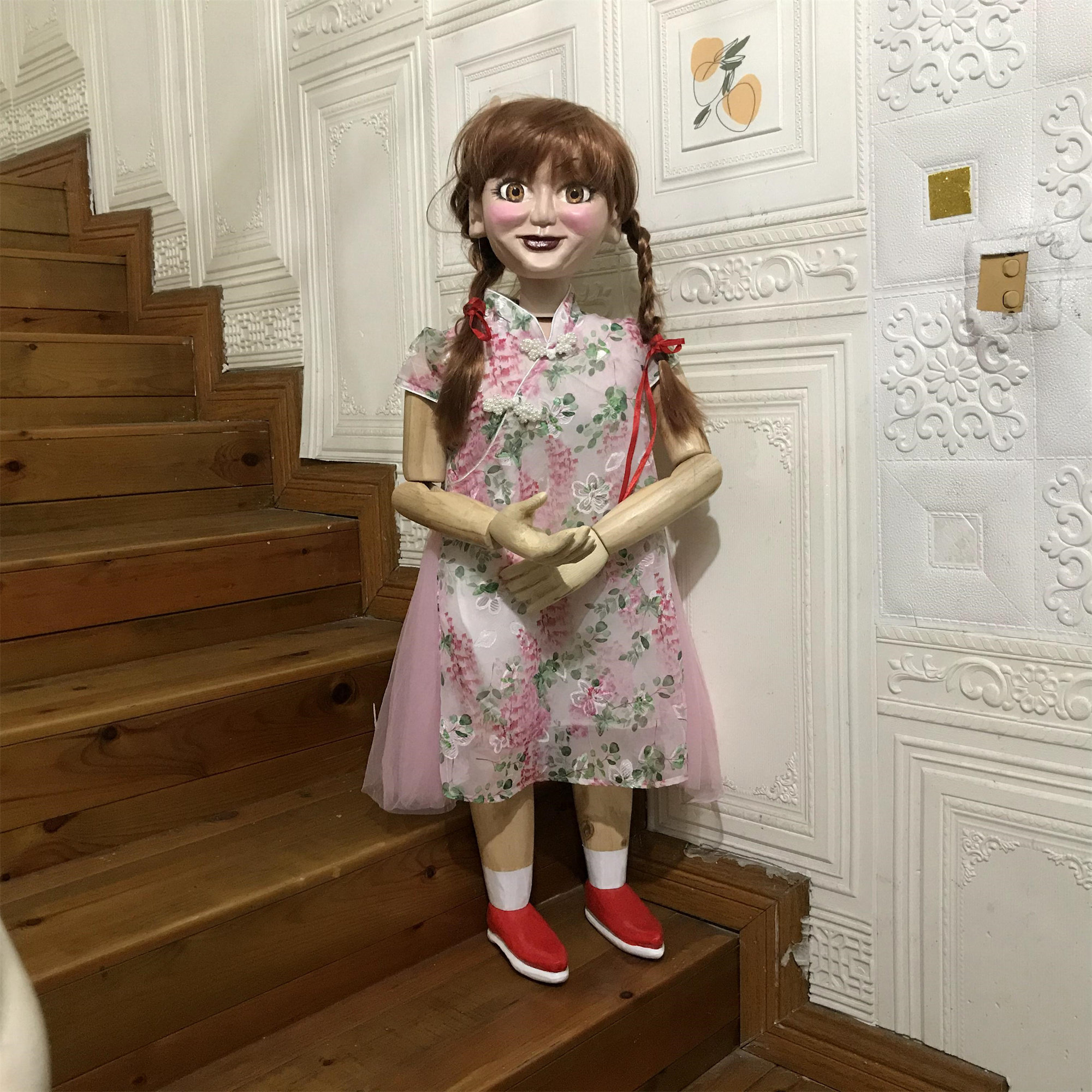 手工实木人偶小姑娘木头人可摆造型舞台道具店铺装饰恐怖诡异木偶