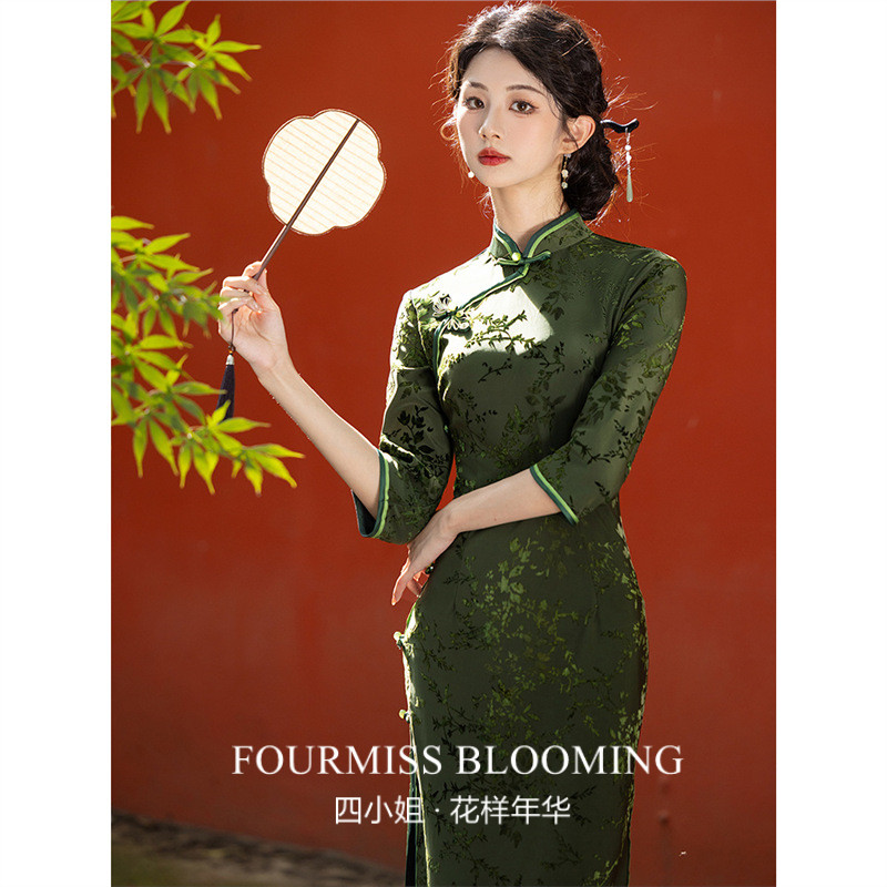 绿色新中式复古长款旗袍