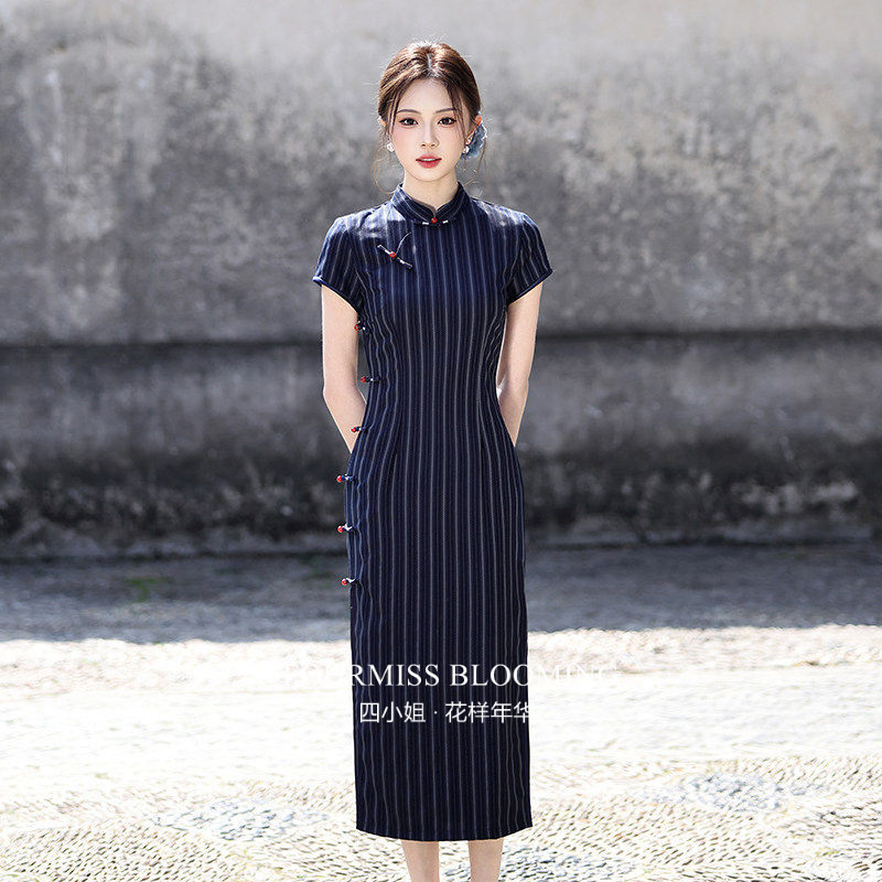 藏青条纹新中式女礼服