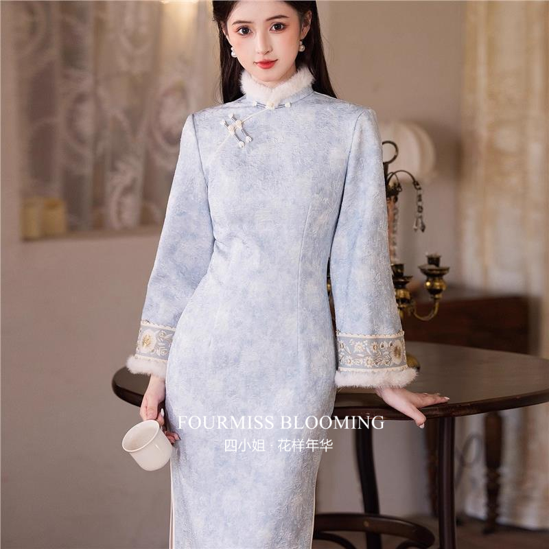 蓝色2025新款加绒连衣裙