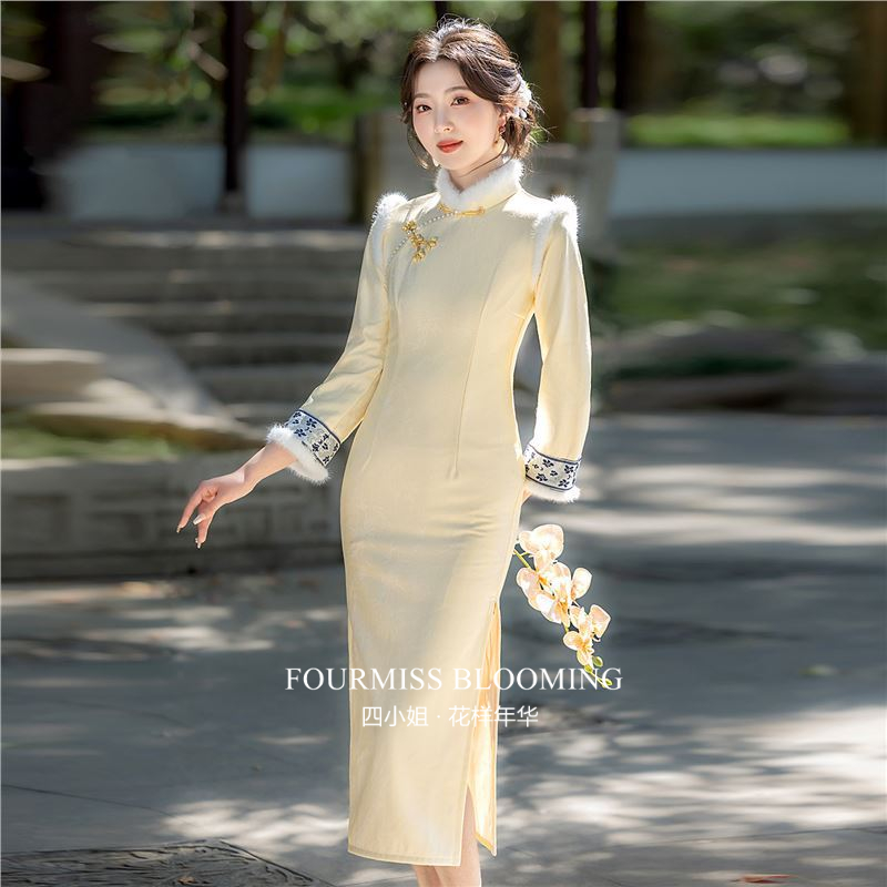新中式加绒米色连衣裙