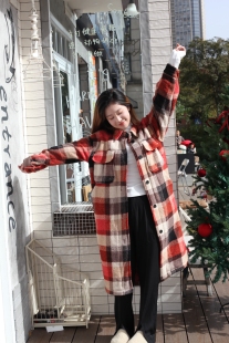 2025冬韩版宽松橘红格子圣诞风夹棉圈圈毛衬衫款中长款大衣外套女