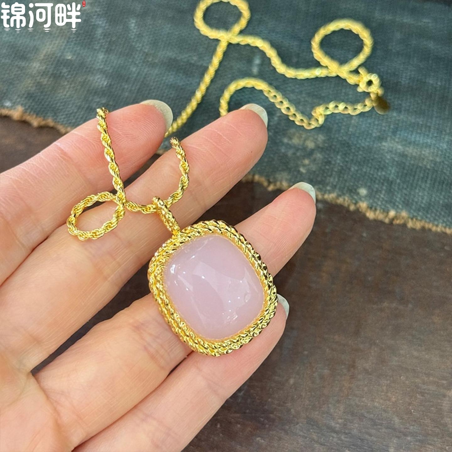 锦河畔 925纯银粉水晶项链女重工金色方形毛衣链长款时髦银饰