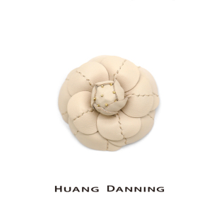 HUANGDANNING原创设计优雅山茶系列羊皮手工制作山茶花胸花高级感