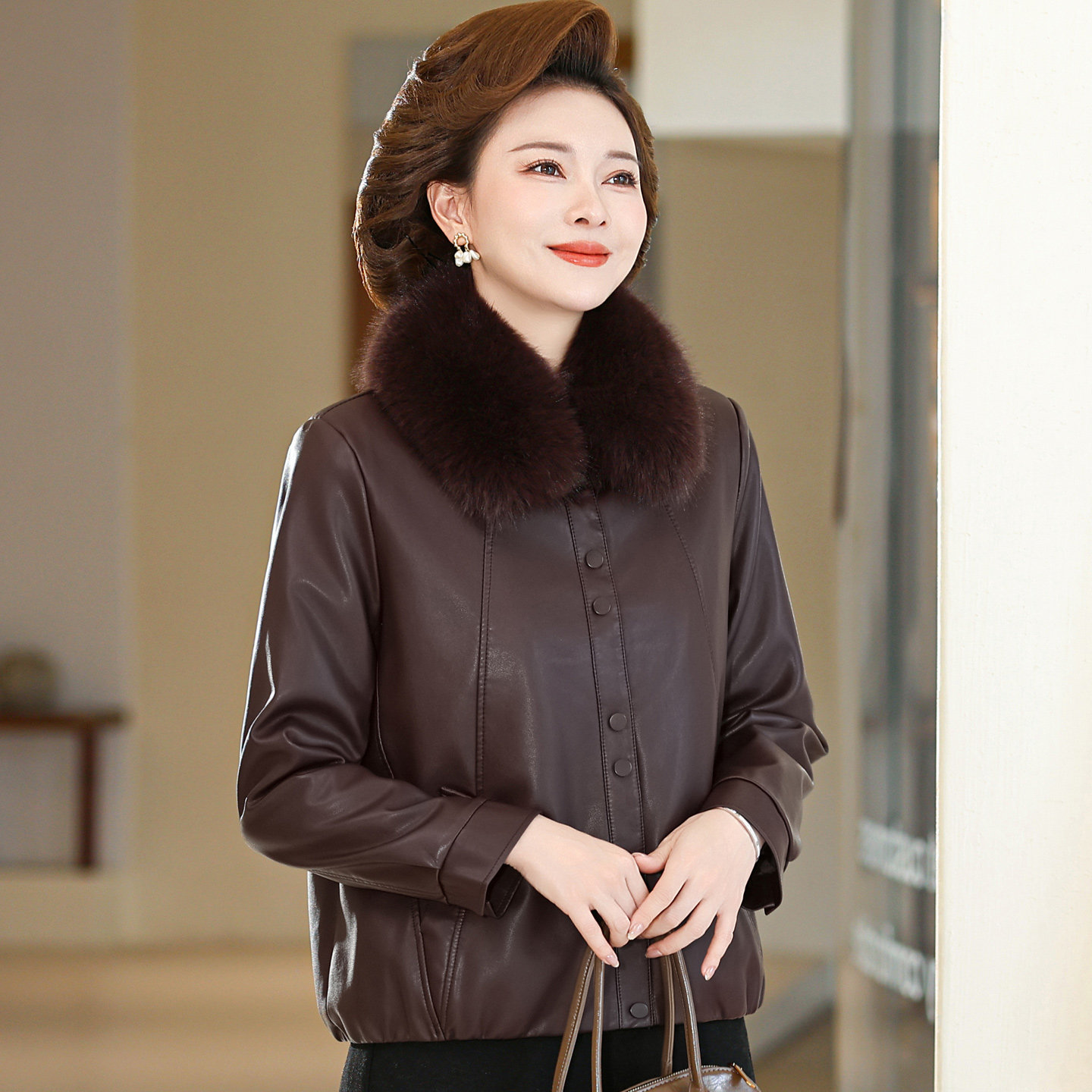 皮衣外套女加绒加厚大毛领妈妈装