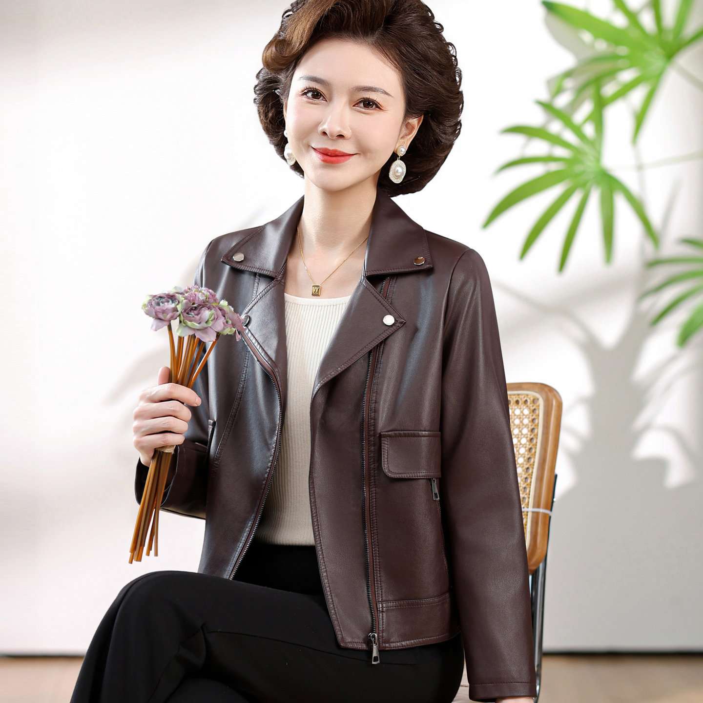 中年皮衣女新款妈妈春装外套长袖修身短款超火PU皮夹克洋气质时尚