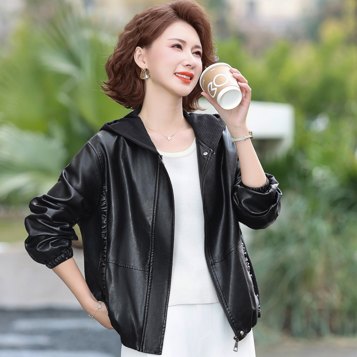 中年妈妈春装外套连帽休闲皮衣女时尚洋气皮夹克宽松今年流行新款