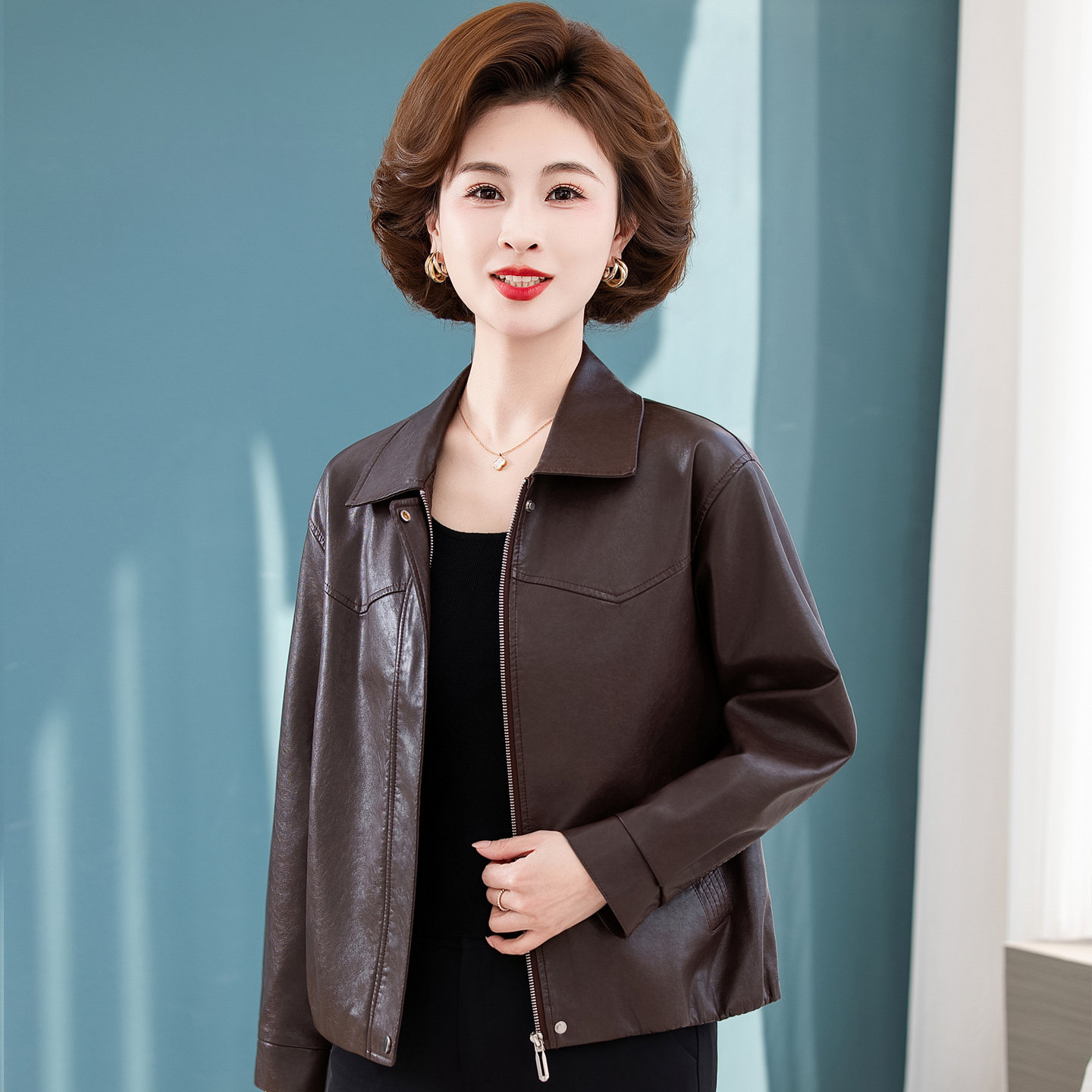 皮衣外套女今年流行短款小个子妈妈春秋装外套时尚洋气翻领皮夹克