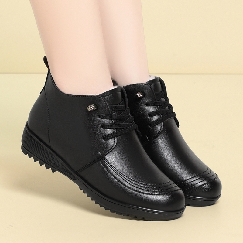 2025年真皮年妈妈鞋软皮秋冬加绒皮鞋舒适防滑中老年羊毛棉鞋