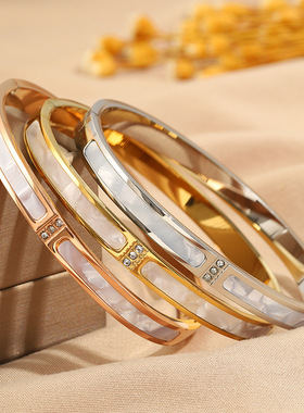 新款钛钢韩版气质三钻两贝手镯女真空电镀气质百搭高品质卡扣手环