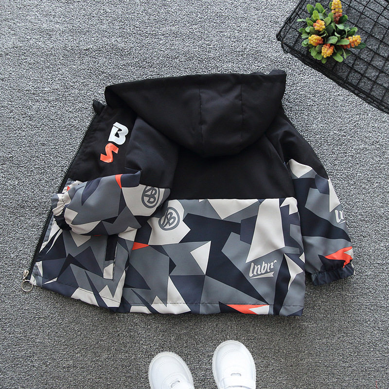 男童迷彩冲锋衣2026春秋季中小儿童休闲风衣外套宝宝短款童装男孩